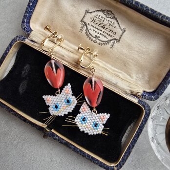 シロ猫のイヤリング　No.74