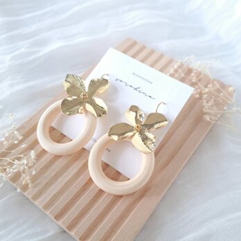 ★b　『 凛  - rin - 』　春　初夏　花　ウッド　ゆらゆら揺れる　大ぶり大人ピアス／イヤリングe