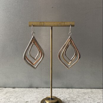 Vintage 90s-00s USA retro mobile design pierce