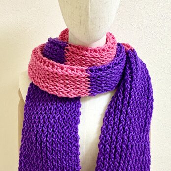 主役級に目立つロングマフラー