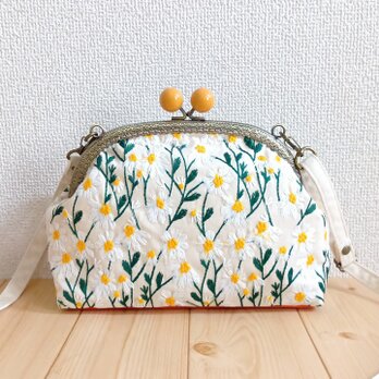 刺繍　春のがま口ショルダーバッグ　ポシェット　21cm口金　デイジー 　生成色　665