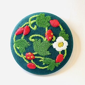 刺繍ブローチ　いちご