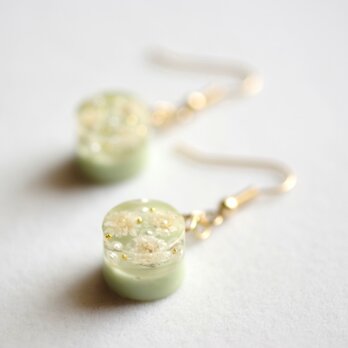 レジンアート　ラウンドピアス〈笹分け衣〉