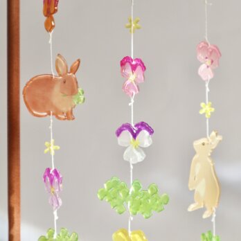 卓上ミニモビール・小さなビオラとうさぎ