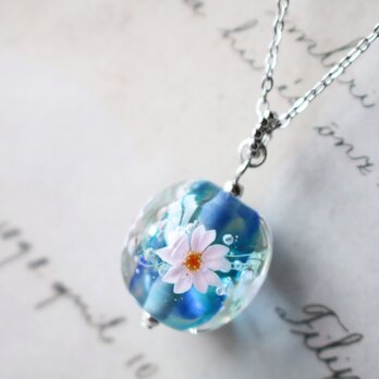 桜のとんぼ玉（ガラス玉）ネックレス／水色×青