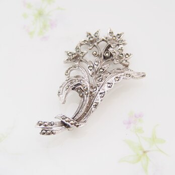 Unsigned Beauty　シルバートーン　マーカサイトラインストーン　フラワー　ブローチ　/　CJ7184