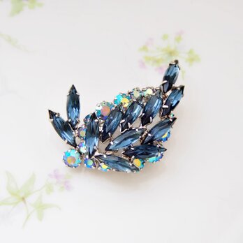 Unsigned Beauty　シルバートーン　ブルー＆オーロララインストーン　ブローチ　/　CJ7007B