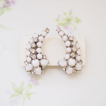 Unsigned Beauty　シルバートーン　ホワイト＆クリアラインストーン　イヤリング　/　CJ7248