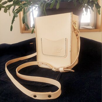 ​【たっぷり入って、パッと取り出せる】育てるヌメ革のボックスショルダー