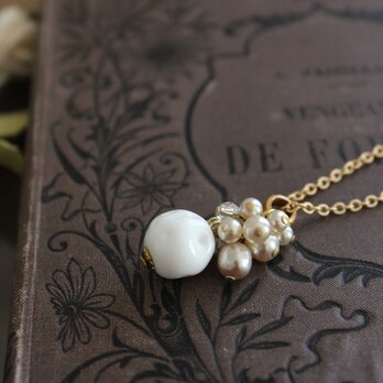 ミリアムハスケルのヴィンテージビーズとNIKIパール　ガラスパールの房が揺れるペンダント・ネックレス　ラウンド