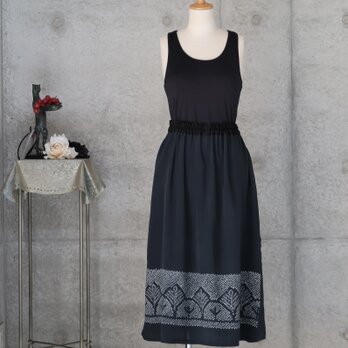 兵児帯のフレアロングスカート 　ネイビー系　フリーサイズ　　着物リメイク