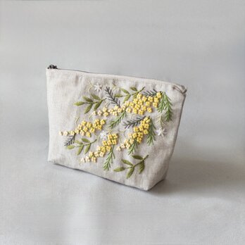 ミモザとカモミールの刺繍ポーチ