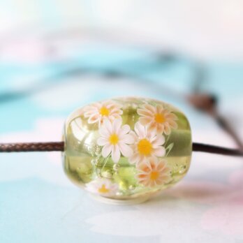 マーガレットのとんぼ玉（ガラス玉）泡入り／黄緑