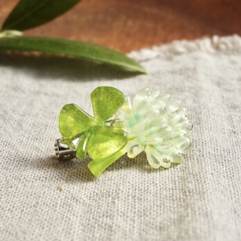 ブローチ・白つめ草とクローバー