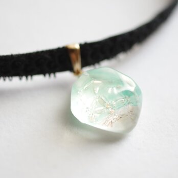 【受注製作】レジンアート　鉱物モチーフとタティングレースとベルベットリボンのチョーカー〈西の浅瀬色〉