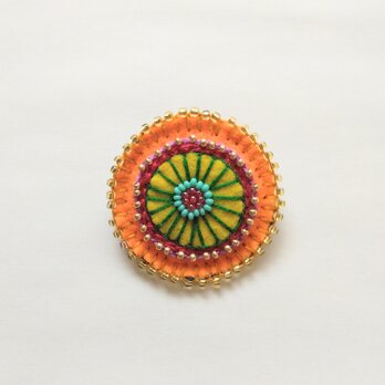 ビーズ刺繍のブローチ③