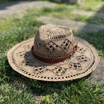 天然草で作った中折れハット