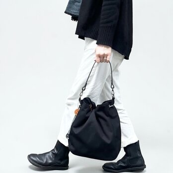 撥水加工で丈夫！A4サイズも入る巾着バッグ　BALON：ブラック（CORDURA　撥水加工ナイロン）