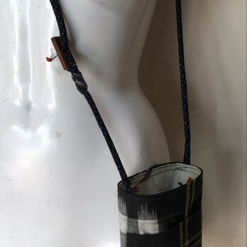 ８６８４　絣で作ったスマホショルダー