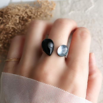 ブラックオニキス×ホワイトシェルのバイカラーフォークリング｜大粒・フリーサイズ＊金属アレルギー対応