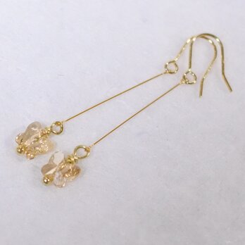 ゴールドチタンピアス・スワロフスキーの小さな金の蝶