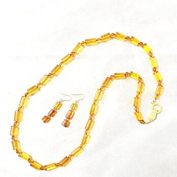 琥珀のロングネックレス