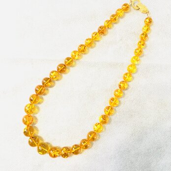 琥珀のネックレス