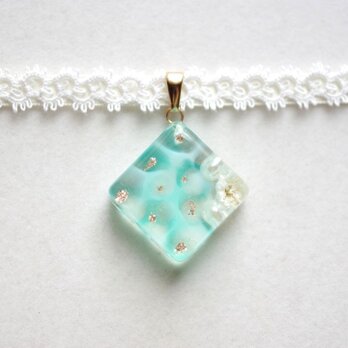 【受注製作】レジンアート　スクエアモチーフとタティングレースとサテンリボンのチョーカー〈水紋・グリーン〉