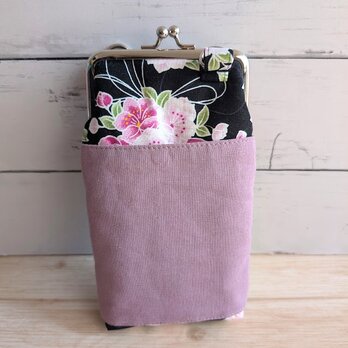 黒地にピンクの花が華やかなスマホショルダー