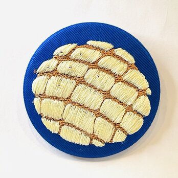 刺繍ブローチ　メロンパン
