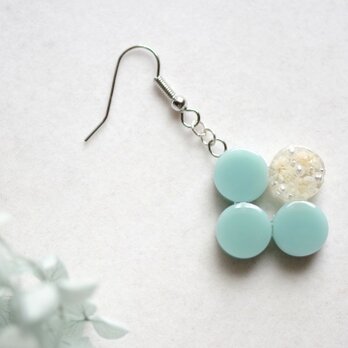 レジンアート　丸を連ねてピアス〈催花雨〉