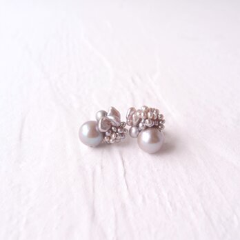 【真珠刺繍／ピアス】Gray Round Pearl Mix Earrings／グレーラウンドパール（Light Gray）