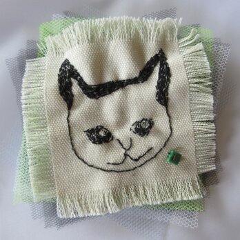 ネコの顔ブローチ　M-2