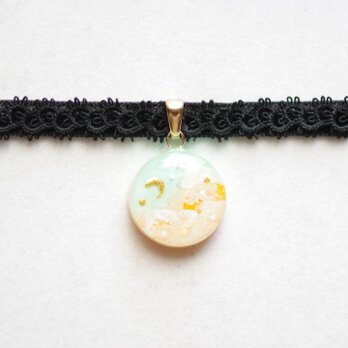 【受注製作】レジンアート　ラウンドモチーフとタティングレースとベルベットリボンのチョーカー〈月と夕映え①〉20㎜