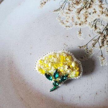 『母の日ギフト』カーネーションのきらきらビーズブローチ