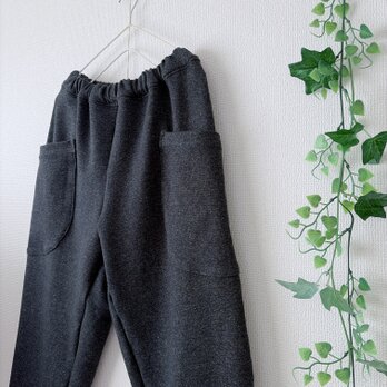 チャコールスウェットポッケ付きリラックスパンツ
