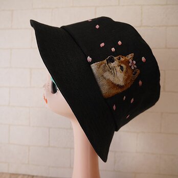 リネン生地で作ったクロッシェ（桜と柴犬ちゃん）