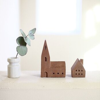 小さな木の家 ー教会82ー｜ウォールナット無垢材・教会と家の2点セット｜木製オブジェ・北欧インテリア・木工雑貨