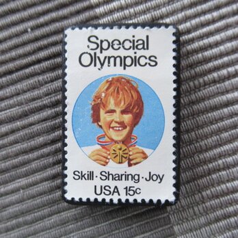 アメリカ1979年　切手ブローチ 10908