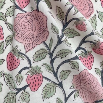 インド ブロックプリント生地 [50cm単位] サンガネリ バラとイチゴ ローズ ストロベリーフラワー IF0505