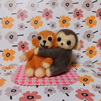 ハンドメイド羊毛フェルト 仲良しおサルさんのぬいぐるみ