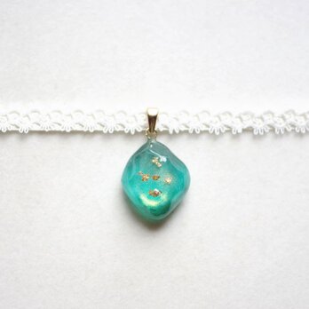 【受注製作】レジンアート　鉱物モチーフとタティングレースとサテンリボンのチョーカー〈聞こえる〉