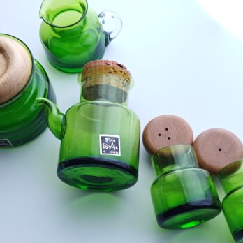 日本製　グリーンの薄はりガラス　キッチンウェア　調味料入れ　５点セット　昭和レトロ 　 花瓶　インテリア　オブジェ