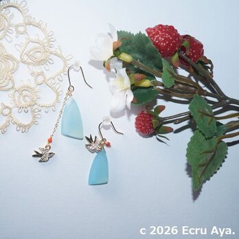 *幸運を運ぶ*パヴェのツバメのピアス　アシンメトリー　14kgf