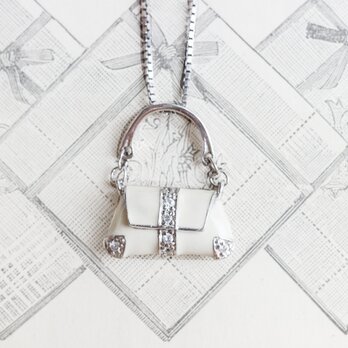 ヴィンテージのシルバーとエナメルのネックレス　オフホワイト