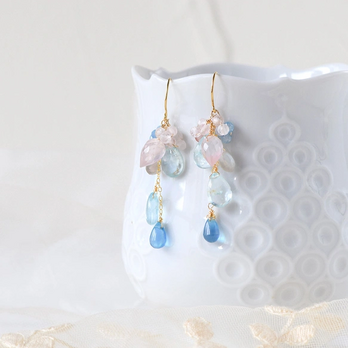 アクアマリン×ローズクォーツの春光ピアス｜ブルージルコン・ムーンストーン 14kgf
