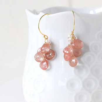 桜雫のブーケピアス｜アンデシン×淡水パール 14kgf・春色ピーチピンク