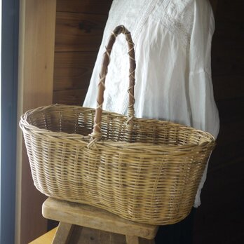 蔓巻きハンドル　ビーンズ型ラタンバスケット　ドイツ