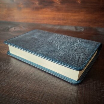 《文庫本サイズ》レザーブックカバー（ネイビー）