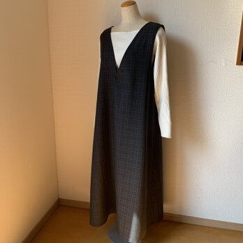 Vネックジャンパースカート　ロング丈